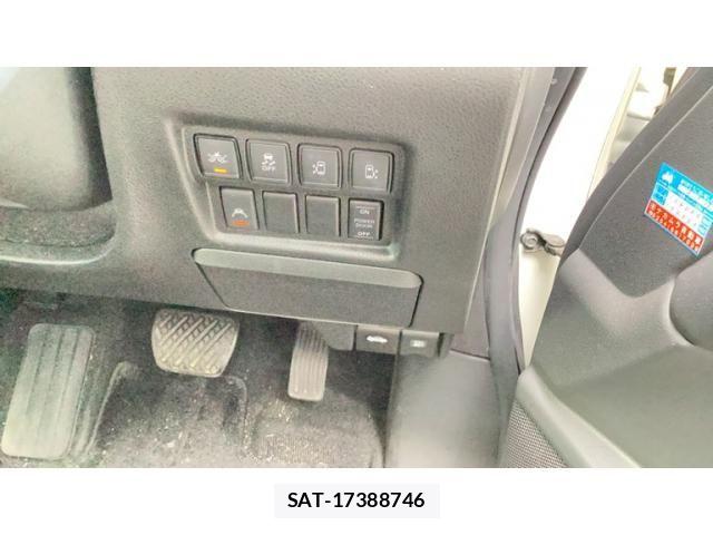 Nissan ELGRAND 2019-03 8129925-12