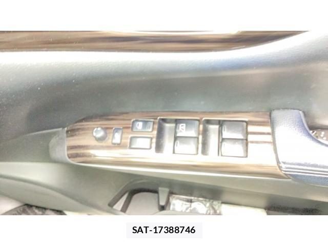 Nissan ELGRAND 2019-03 8129925-13