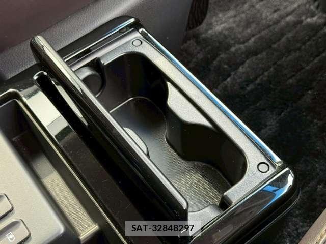 Nissan ELGRAND 2021-07 8129924-16