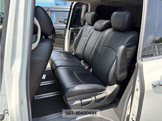 Nissan ELGRAND 2010-08 8145752-4