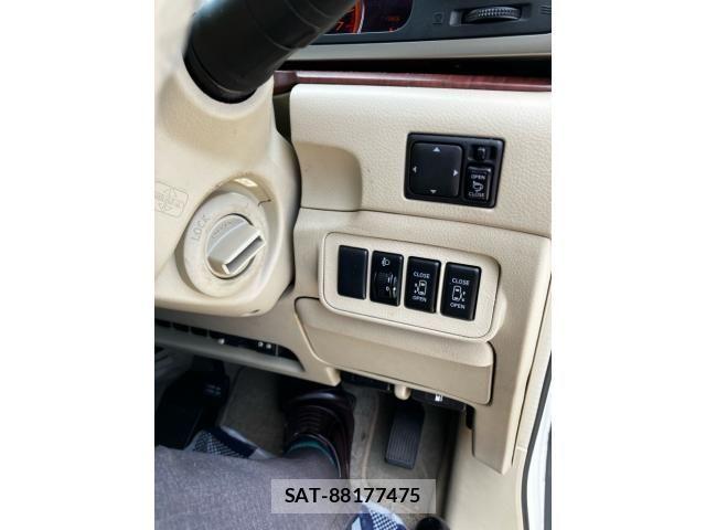 Nissan ELGRAND 2005-06 8145759-22