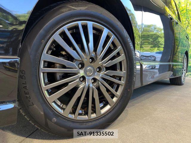 Nissan ELGRAND 2019-03 8158371-12