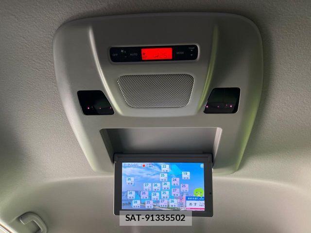 Nissan ELGRAND 2019-03 8158371-4