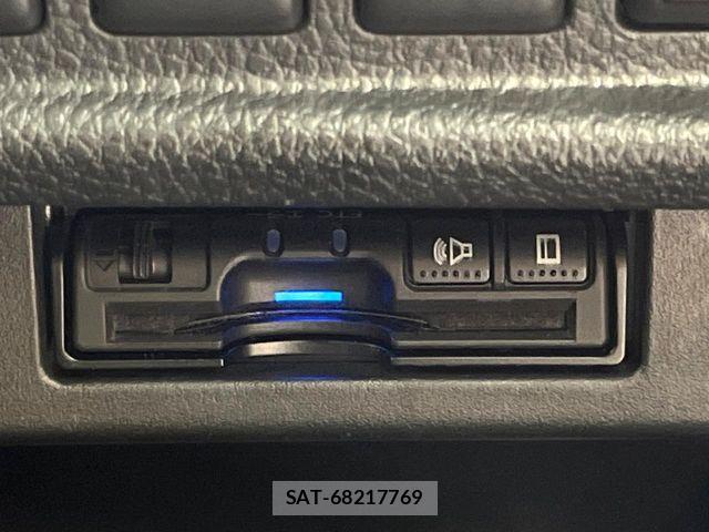 Nissan ELGRAND 2017-07 8207407-6