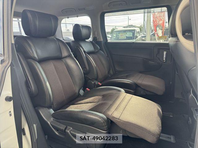 Nissan ELGRAND 2015-06 8207409-13