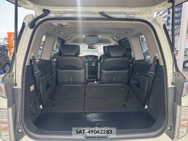 Nissan ELGRAND 2015-06 8207409-15