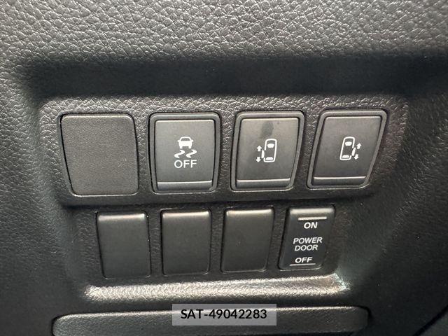 Nissan ELGRAND 2015-06 8207409-29