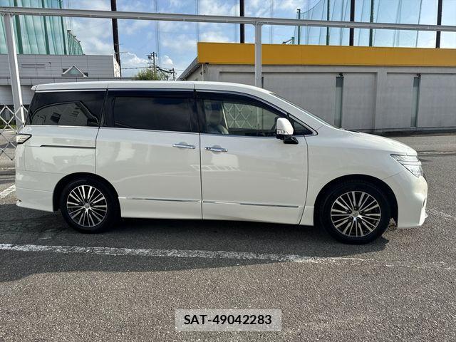 Nissan ELGRAND 2015-06 8207409-3