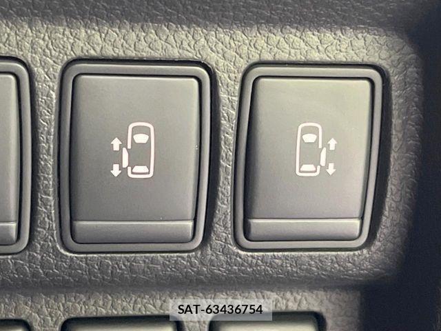 Nissan ELGRAND 2020-04 8207405-6