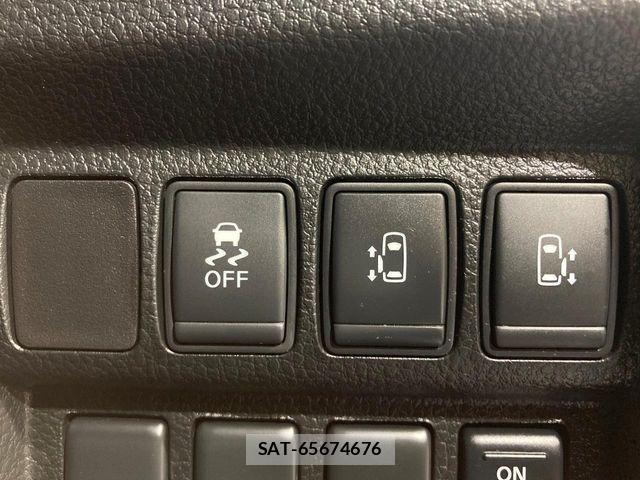 Nissan ELGRAND 2017-03 8207410-2