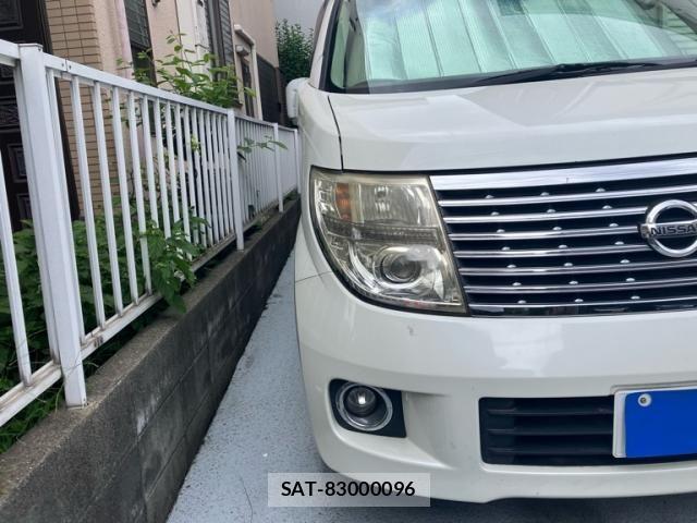 Nissan ELGRAND 2004-12 8229841-2
