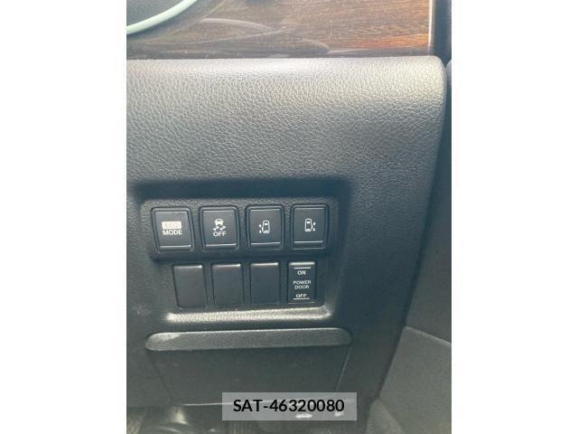 Nissan ELGRAND 2011-12 8229843-11