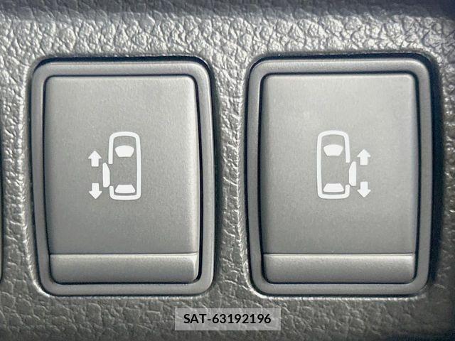 Nissan ELGRAND 2018-12 8245144-6