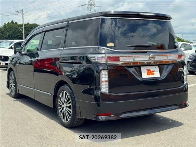 Nissan ELGRAND 2018-05 8314317-12