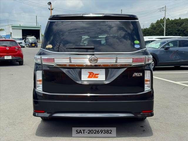 Nissan ELGRAND 2018-05 8314317-13