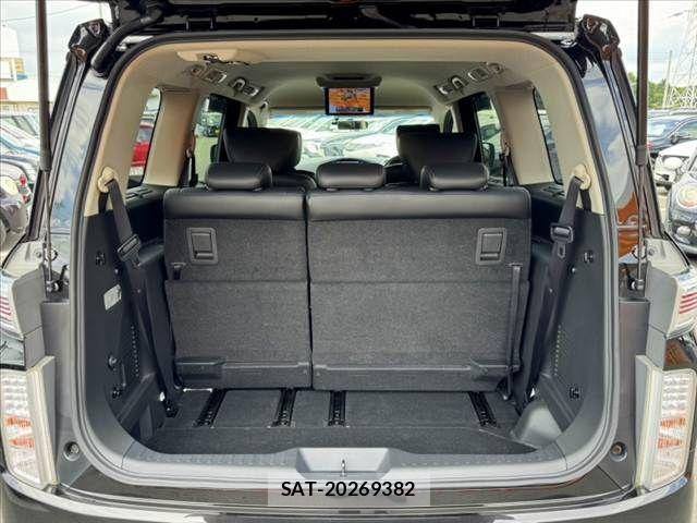 Nissan ELGRAND 2018-05 8314317-18