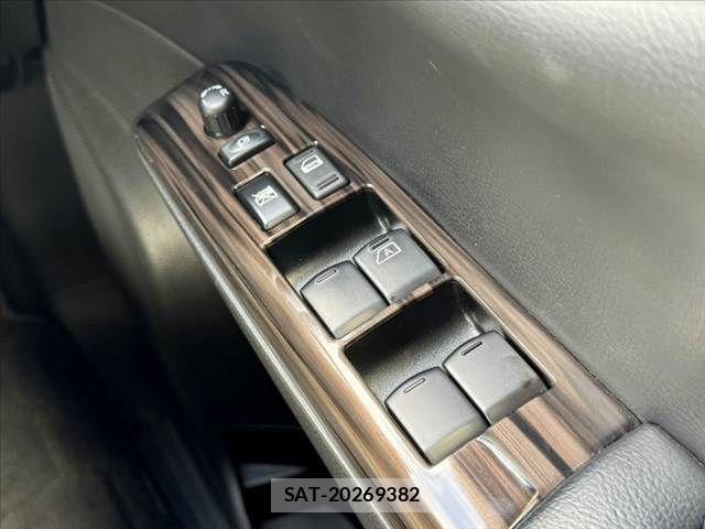 Nissan ELGRAND 2018-05 8314317-25