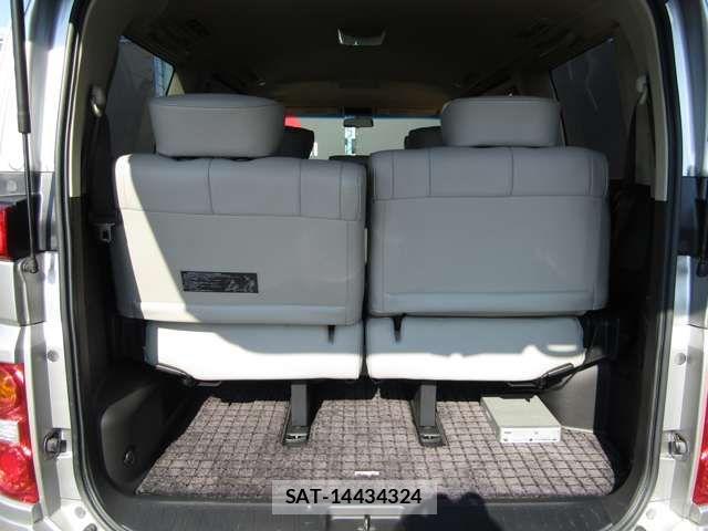 Nissan ELGRAND 2007-08 8314319-18
