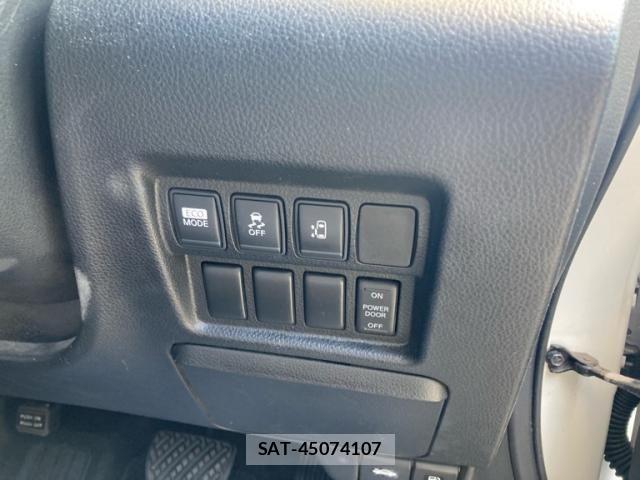 Nissan ELGRAND 2013-10 8314320-11