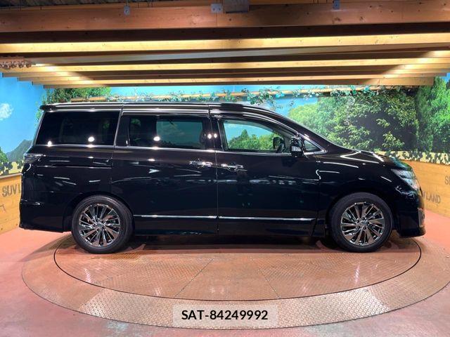 Nissan ELGRAND 2017-02 8335714-15