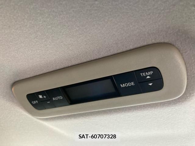 Nissan ELGRAND 2012-03 8335724-12