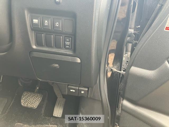 Nissan ELGRAND 2010-08 8335726-11