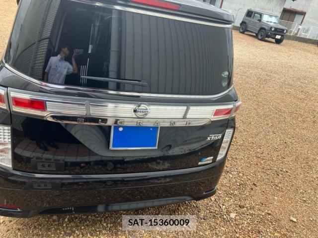 Nissan ELGRAND 2010-08 8335726-2