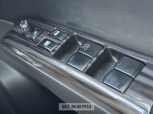 Nissan ELGRAND 2016-07 8335720-26