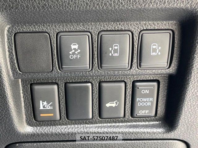 Nissan ELGRAND 2017-08 8335717-6