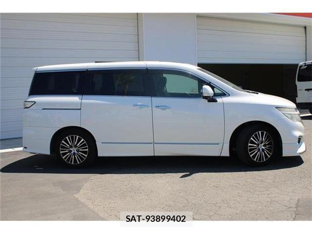 Nissan ELGRAND 2014-08 8354396-12