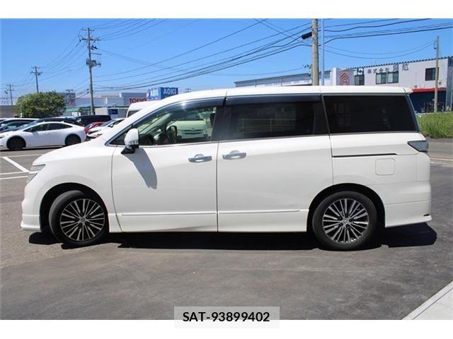 Nissan ELGRAND 2014-08 8354396-16