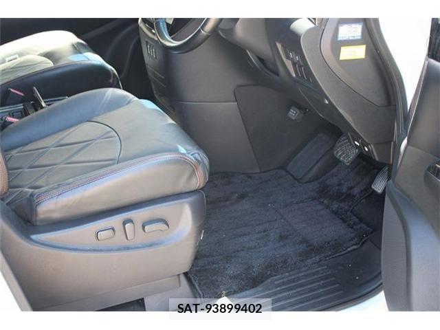 Nissan ELGRAND 2014-08 8354396-20
