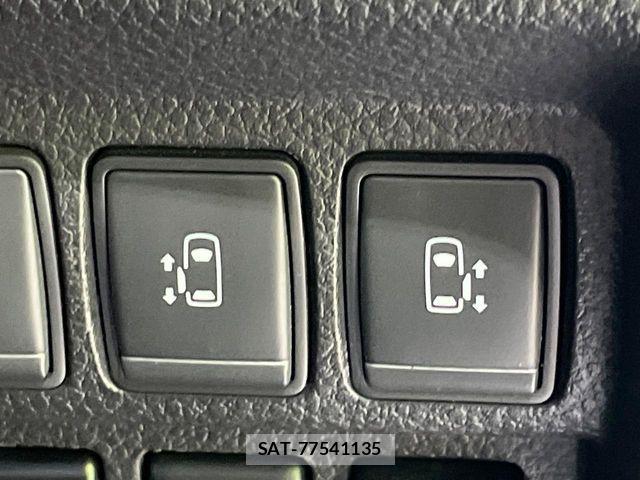 Nissan ELGRAND 2019-07 8354392-5