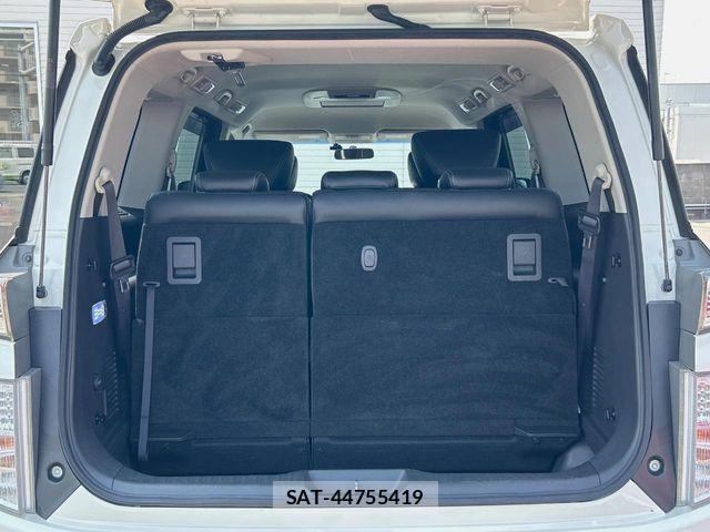 Nissan ELGRAND 2014-08 8354395-10