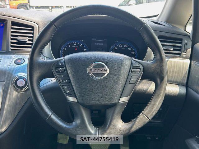 Nissan ELGRAND 2014-08 8354395-11