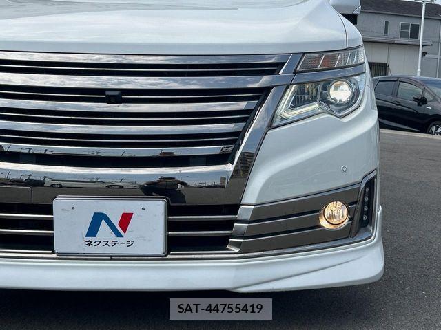 Nissan ELGRAND 2014-08 8354395-13