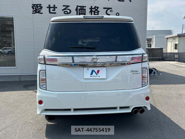 Nissan ELGRAND 2014-08 8354395-15