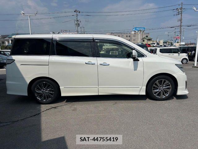 Nissan ELGRAND 2014-08 8354395-17