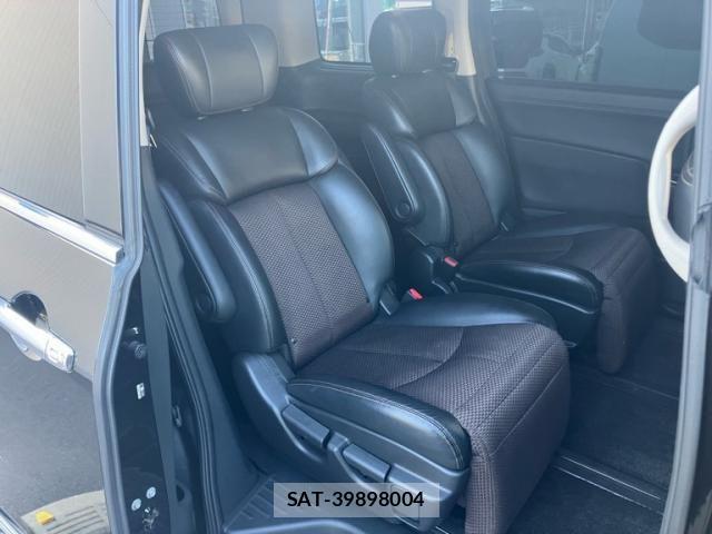 Nissan ELGRAND 2013-03 8354397-17