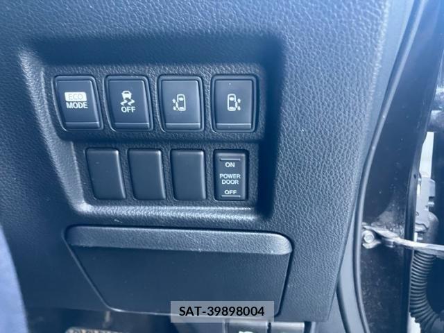 Nissan ELGRAND 2013-03 8354397-21