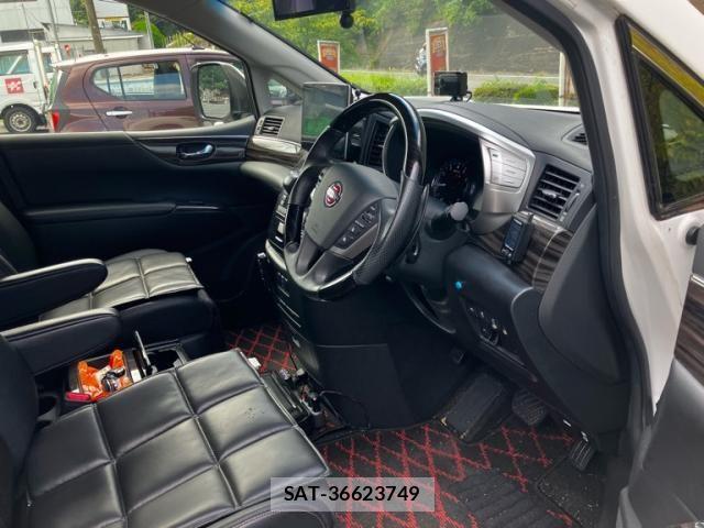 Nissan ELGRAND 2019-08 8365749-10
