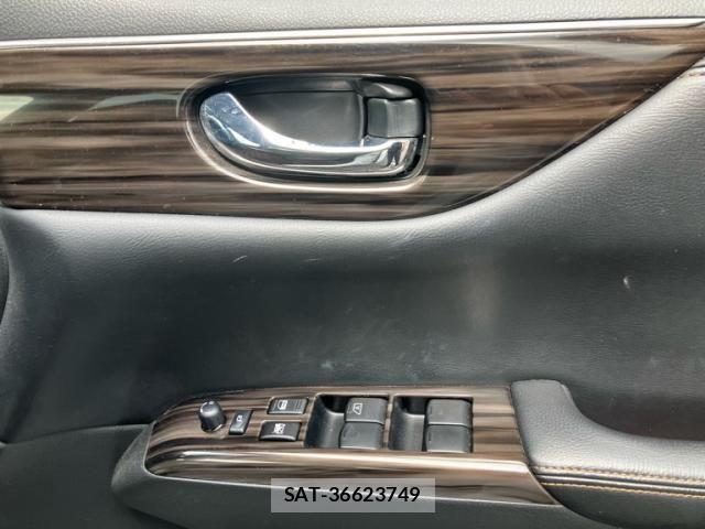 Nissan ELGRAND 2019-08 8365749-12
