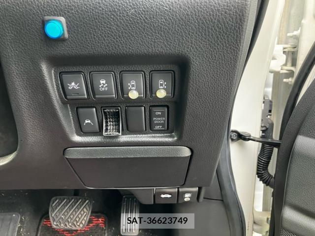 Nissan ELGRAND 2019-08 8365749-13