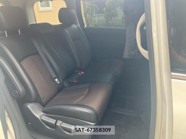 Nissan ELGRAND 2012-05 8365755-10
