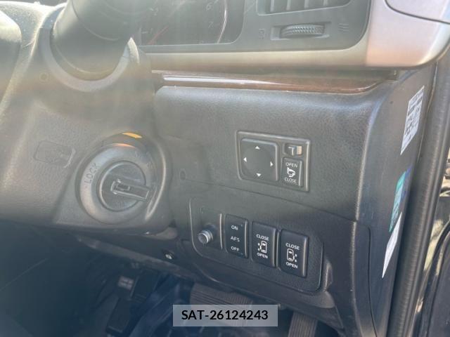 Nissan ELGRAND 2008-10 8365757-15