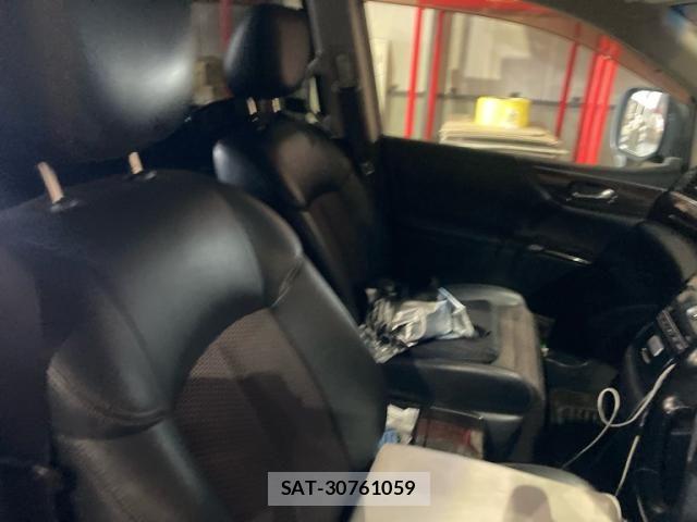 Nissan ELGRAND 2011-10 8365756-13