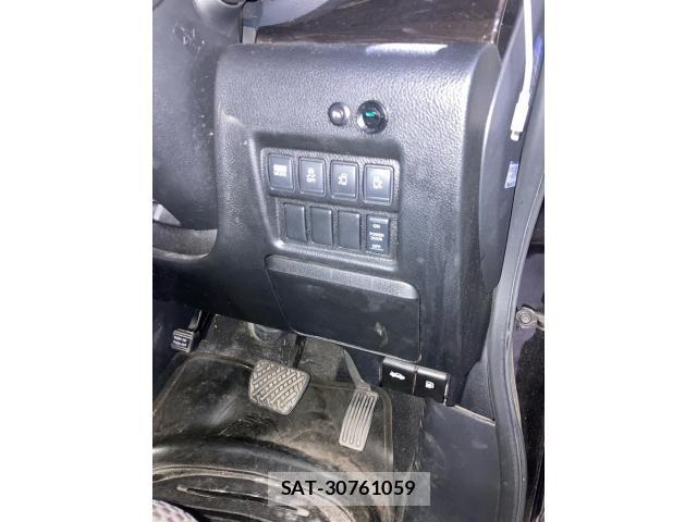 Nissan ELGRAND 2011-10 8365756-16