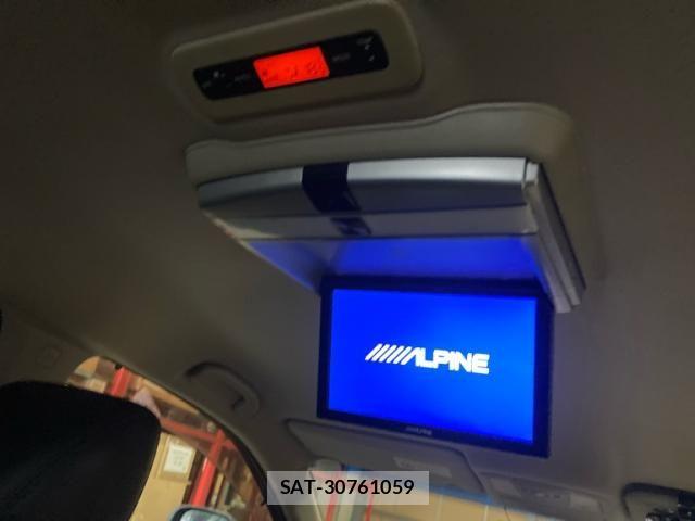 Nissan ELGRAND 2011-10 8365756-21