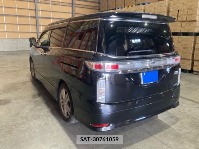 Nissan ELGRAND 2011-10 8365756-4