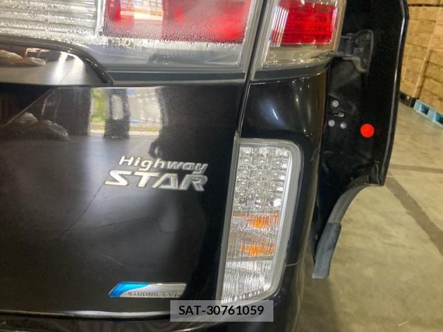Nissan ELGRAND 2011-10 8365756-6